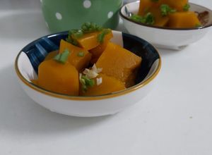 Hình của món BÍ ĐỎ HẦM (MÓN PHỤ BÊN NHẬT).