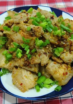 Hình của món Thịt ba chỉ rang sả ớt.