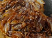 Une photo de oignons burger