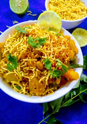 A picture of Indori poha.