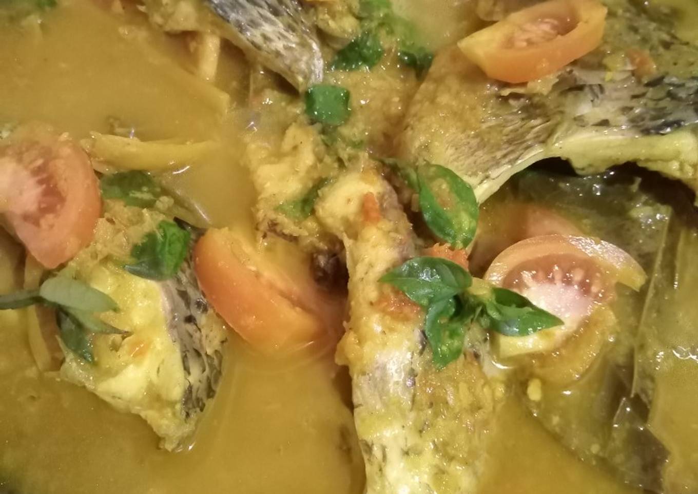 Ikan nila asam-asam kuah kuning