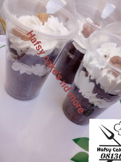 A picture of Cake parfait.