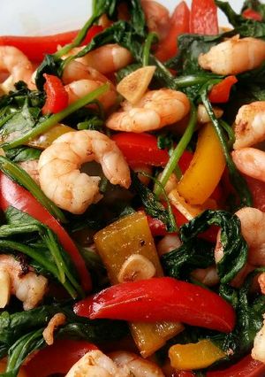 A picture of Garlic Prawn Stir-Fry with Spinach & Peppers, GF DF EF SF NF.