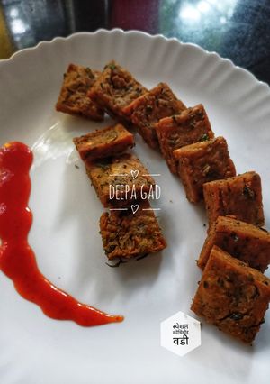स्पेशल धनिया पत्ते की वडी (Special dhaniya patti ki vadi recipe in hindi) रेसिपी मुख्य फोटो