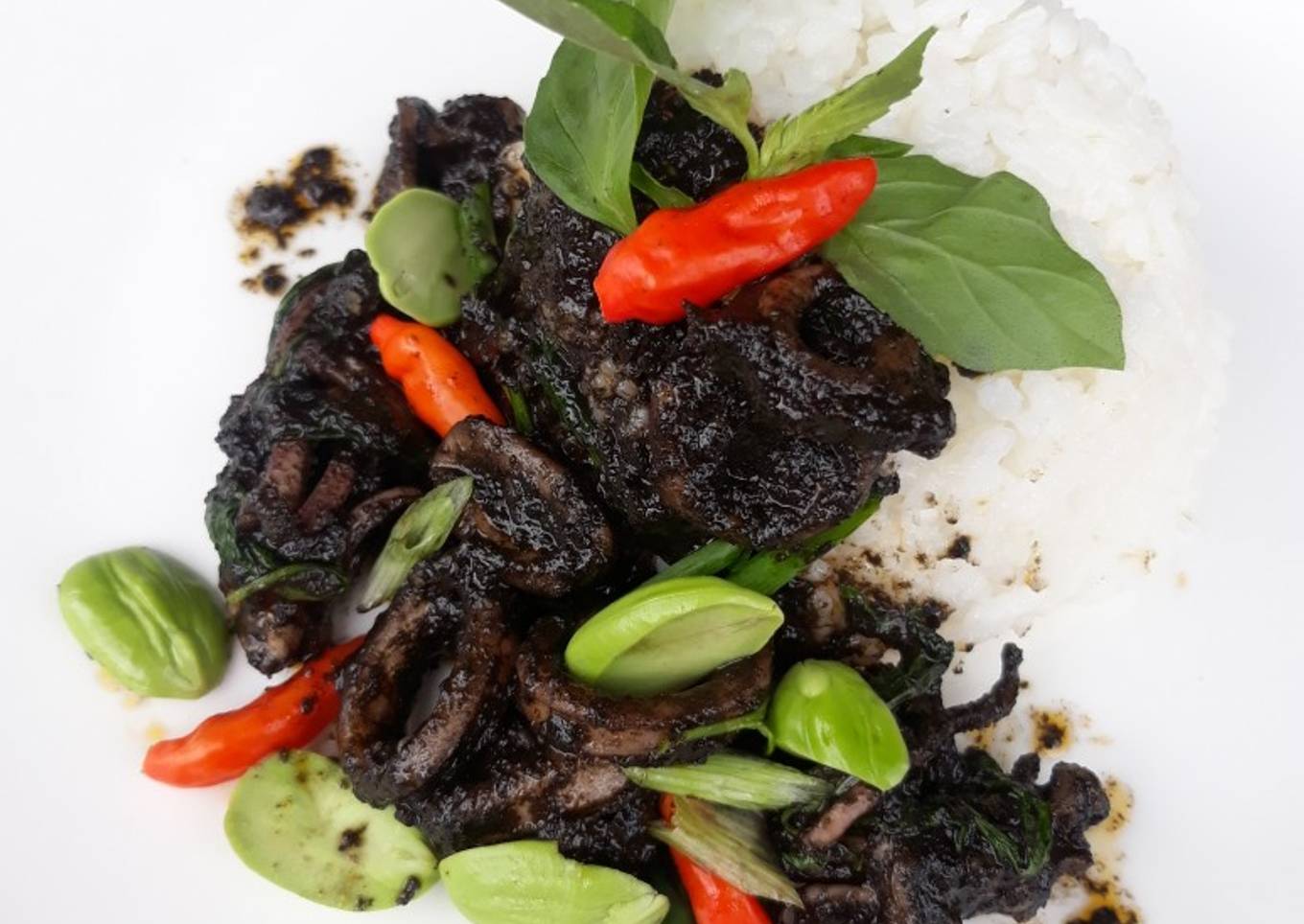 Cumi dengan kemangi hitam