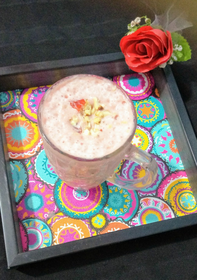 பீட்ரூட் மில்க் ஷேக் (Beetroot milkshake recipe in tamil) செய்முறை முக்கிய புகைப்படம்