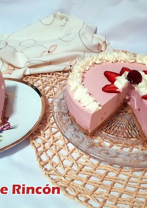 Una foto de Tarta mousse de fresas y frambuesas 🍓🍓 ¡¡De rechupete!! 😋