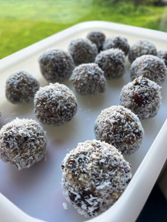A picture of Raisin and Hazelnut Energy Balls.