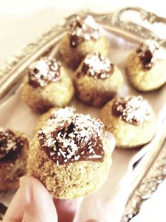 Una foto de Trufas de avena y coco