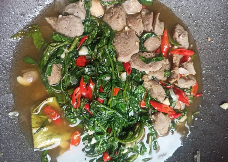 Bagaimana mengolah Tumis Kangkung Terasi Bakso (Khas Jawa), Lezat Sekali