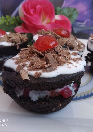A picture of Black Forest Cake.
