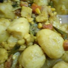 A picture of Sweet corn and baby Cron curry with potatoes.