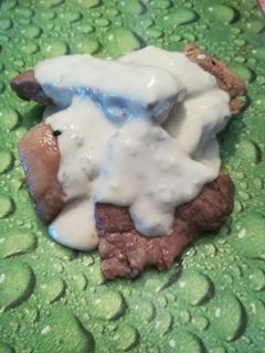 Una foto de Cabeza de lomo en salsa de queso azul