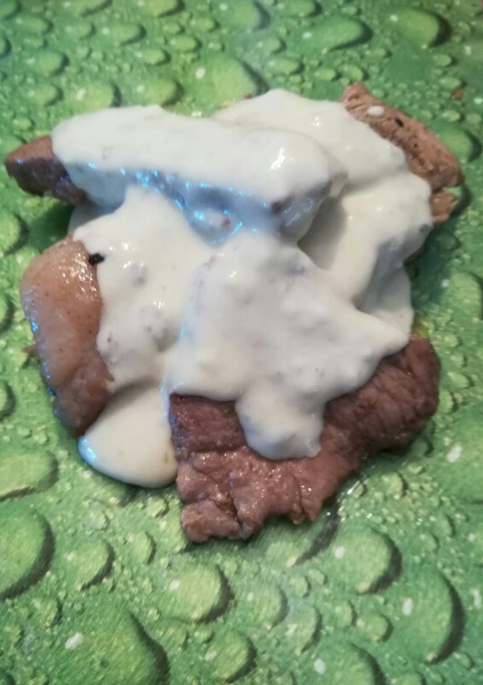 Una foto de Cabeza de lomo en salsa de queso azul