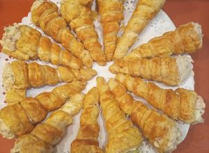 Foto principal de Canutillos de hojaldre con ensalada de salmón, Elena