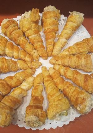 Foto principal de Canutillos de hojaldre con ensalada de salmón, Elena