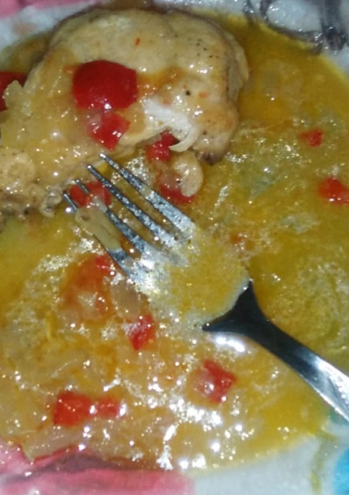 Una foto de Pollo en salsa