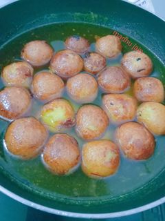 सूजी/रवा के गुलाब जामुन (Suji/ rava ke gulabjamun recipe in Hindi) रेसिपी मुख्य फोटो