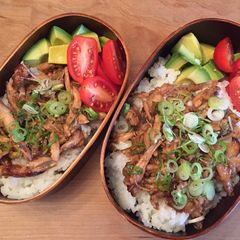 A picture of Shredded Chicken wings Lunch box.