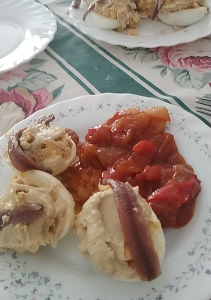 Una foto de Huevos rellenos con hummus
