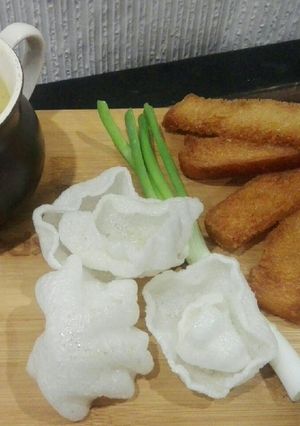 A picture of Fried garlic bread with malligatwni soup.