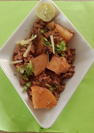 A picture of Aloo Qeema.