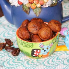 A picture of Enthapazham Unniyappam / Kerala Style Dates & Rice Fritters.