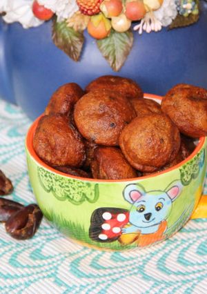 A picture of Enthapazham Unniyappam / Kerala Style Dates & Rice Fritters.