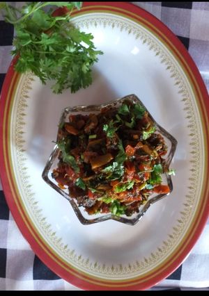 कारल्याची भाजी (karlyachi bhaji recipe in marathi) रेसिपी चे मुख्य फोटो 