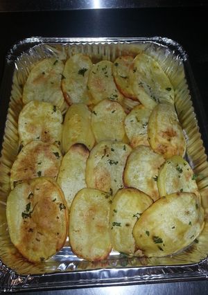 Una foto de Papas horneadas en hiervas aromáticas