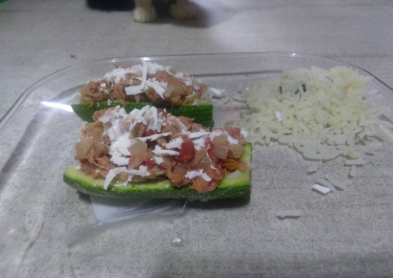 Calabacitas rellenas de atún