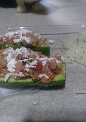Una foto de Calabacitas rellenas de atún