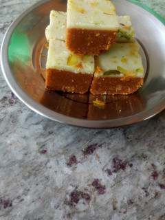 போர்ன்விட்டா சாக்லேட் பர்பி (Bournvita Chocolate Barfi Recipe in Tamil) செய்முறை முக்கிய புகைப்படம்