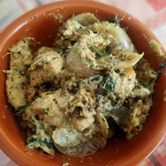 A picture of Creamy black pepper chicken.