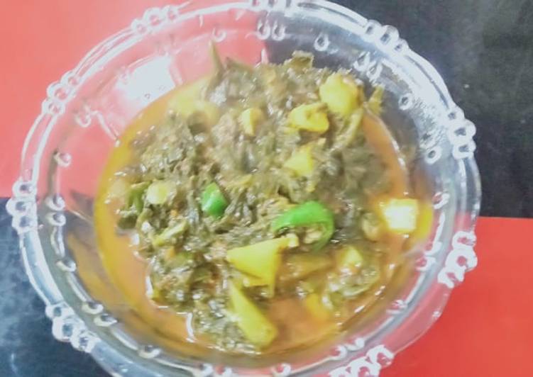 Recipe of Quick CheesePalak Aloo thodey shorbe wale ❤