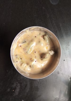 ભીંડા ની કઢી (Bhinda Kadhi Recipe In Gujarati) રેસીપી મુખ્ય ફોટો