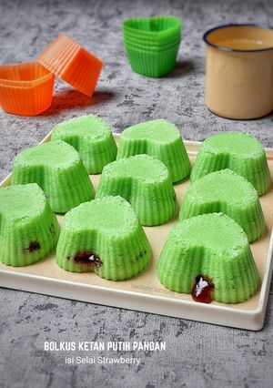 Foto resep Bolu Kukus Ketan Putih Pandan isi Selai Strawberry