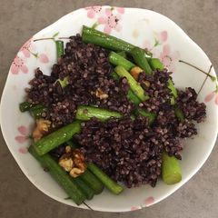 A picture of Black rice & quinoa salad.