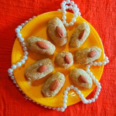 A picture of Lauki mawa roll.