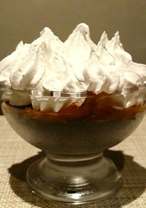 Una foto de Copa oreo con merengue suizo