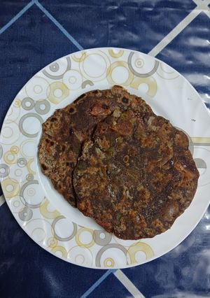A picture of Ragi-Jowar pizza paratha.