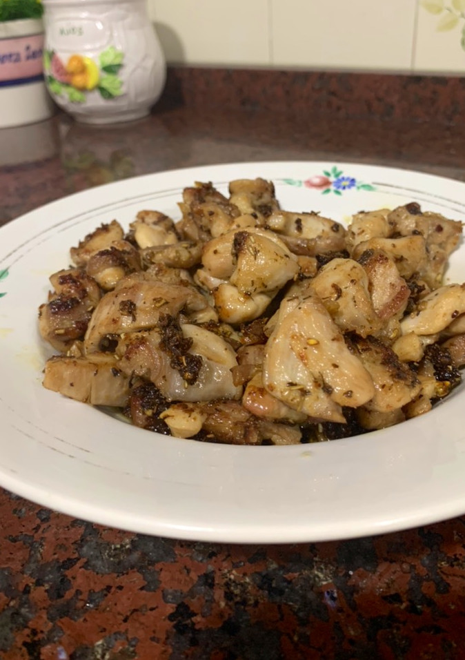 Una foto de Pollo al limón con vino