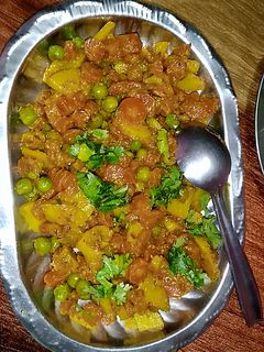 गाजर आलू मटर की सब्जी (gajar aloo matar ki sabzi recipe in Hindi) रेसिपी मुख्य फोटो