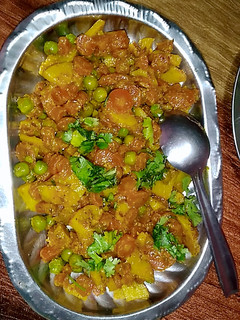 गाजर आलू मटर की सब्जी (gajar aloo matar ki sabzi recipe in Hindi) रेसिपी मुख्य फोटो