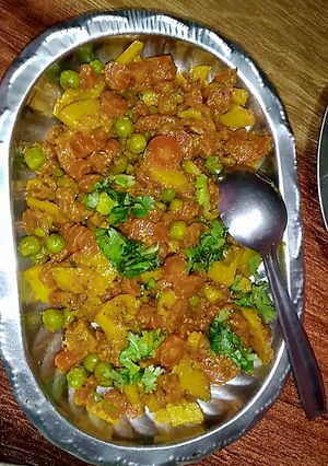 गाजर आलू मटर की सब्जी (gajar aloo matar ki sabzi recipe in Hindi) रेसिपी मुख्य फोटो