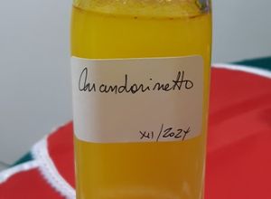 Una foto de Licor de mandarina "Mandarinetto"