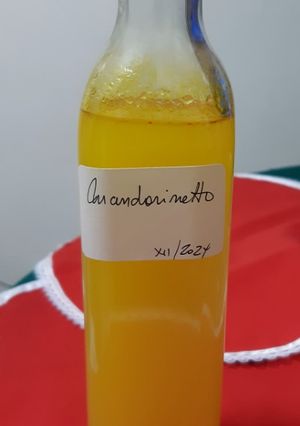 Una foto de Licor de mandarina "Mandarinetto"