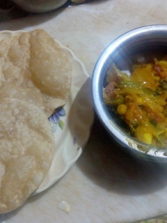 பூரி உருளைக்கிழங்கு (Poori urulaikilanku recipe in tamil) செய்முறை முக்கிய புகைப்படம்