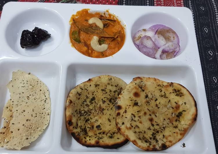 Kadhai paneer with garlic naan