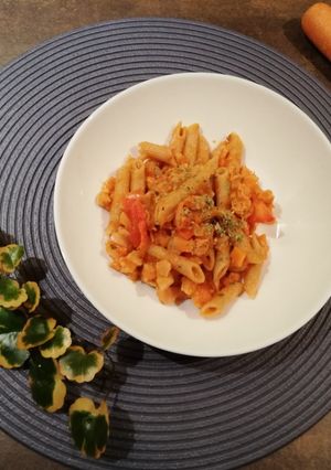 Una foto de Pasta integral con boloñesa de soja texturizada